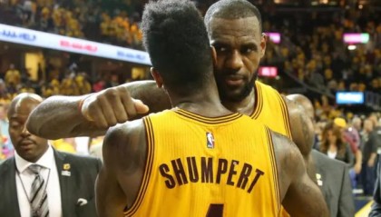 开云入口-香珀特：詹姆斯抱团毁了NBA 库里不是历史超巨